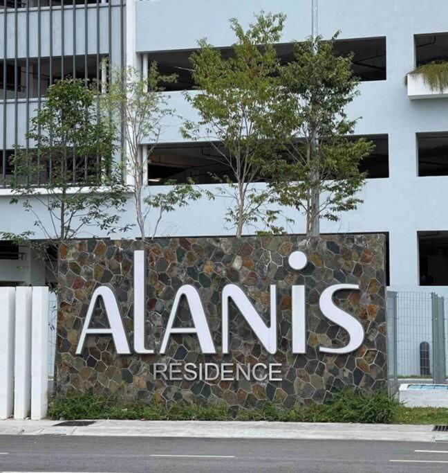 The Red Room Alanis Residence Sepang Exteriör bild