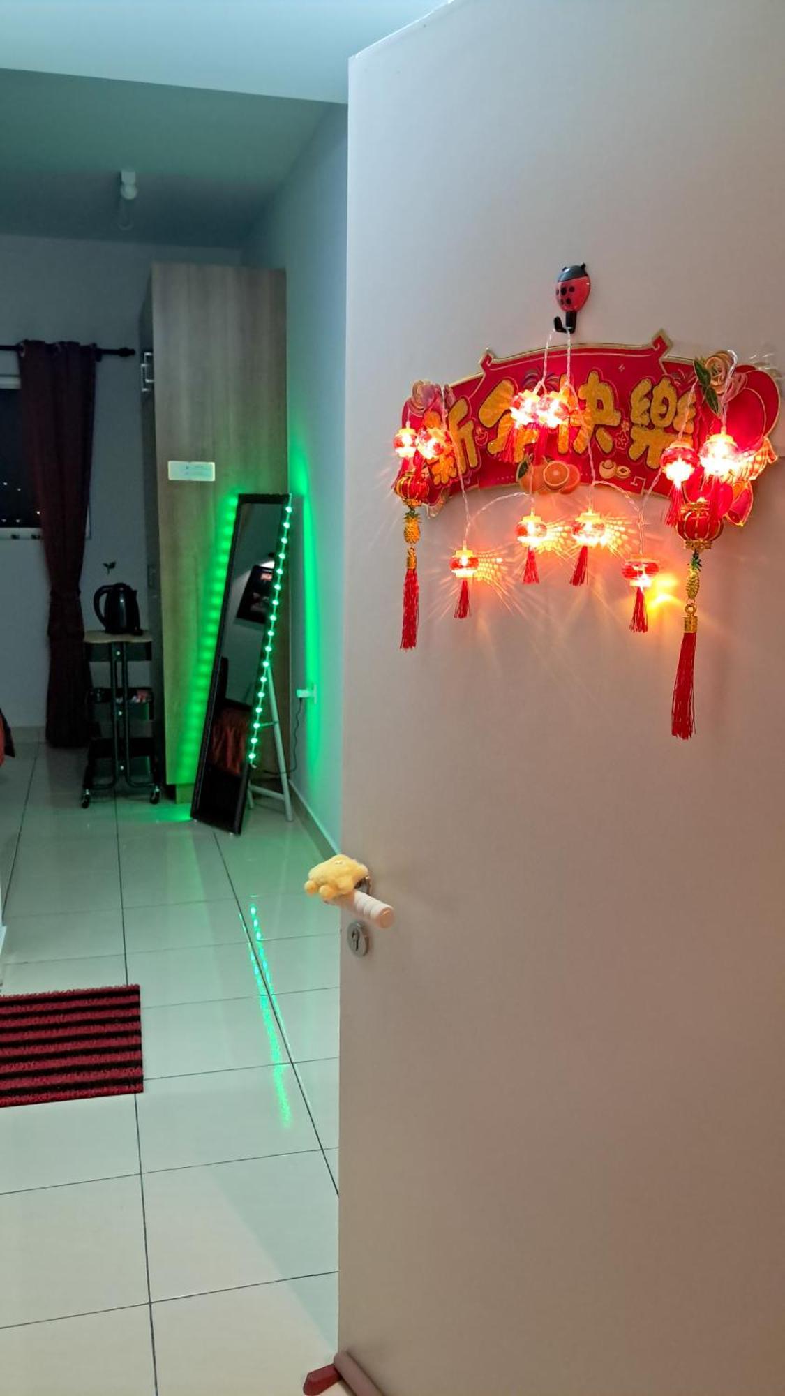 The Red Room Alanis Residence Sepang Exteriör bild