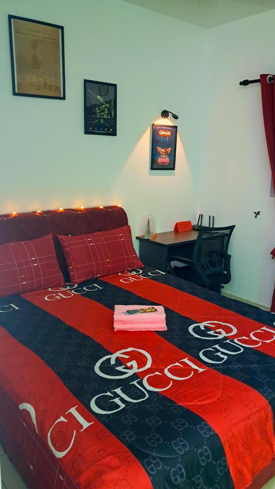 The Red Room Alanis Residence Sepang Exteriör bild